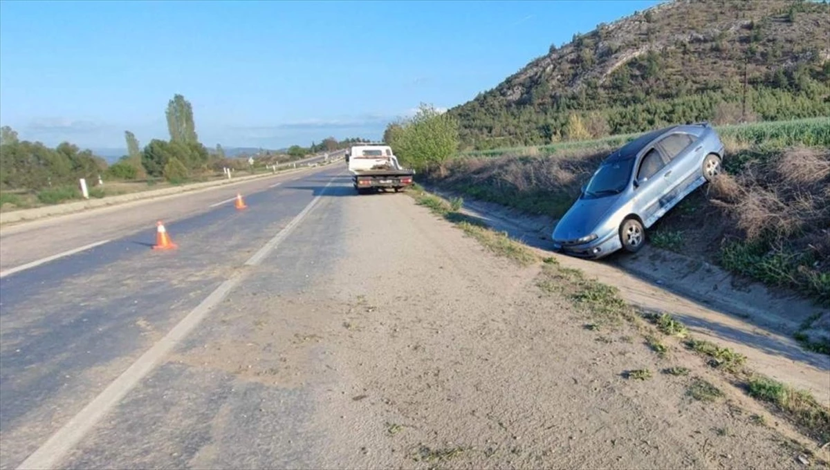 Sinop\'un Boyabat ilçesinde otomobil su kanalına düştü, 1 kişi yaralandı