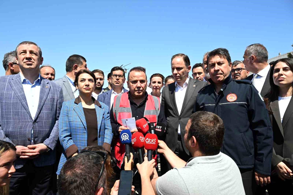 Antalya\'da Teleferik Kazası: 1 Ölü, 10 Yaralı