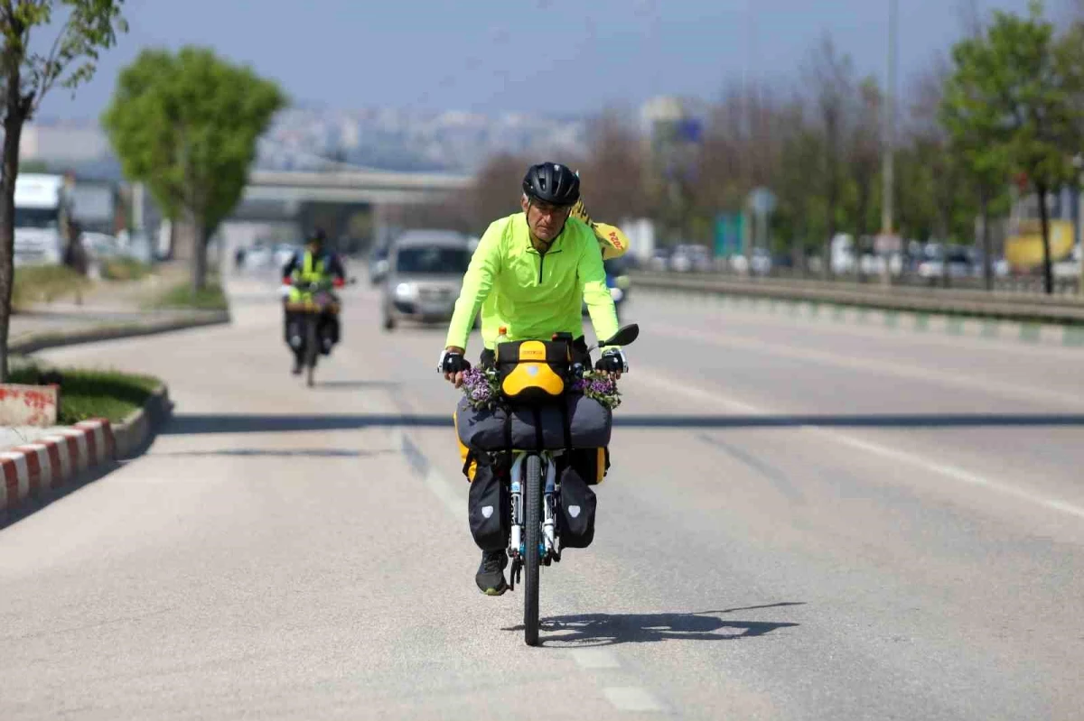 Üsküp\'ten bisikletle yola çıkan Makedonyalılar Bursa\'da mola verdi