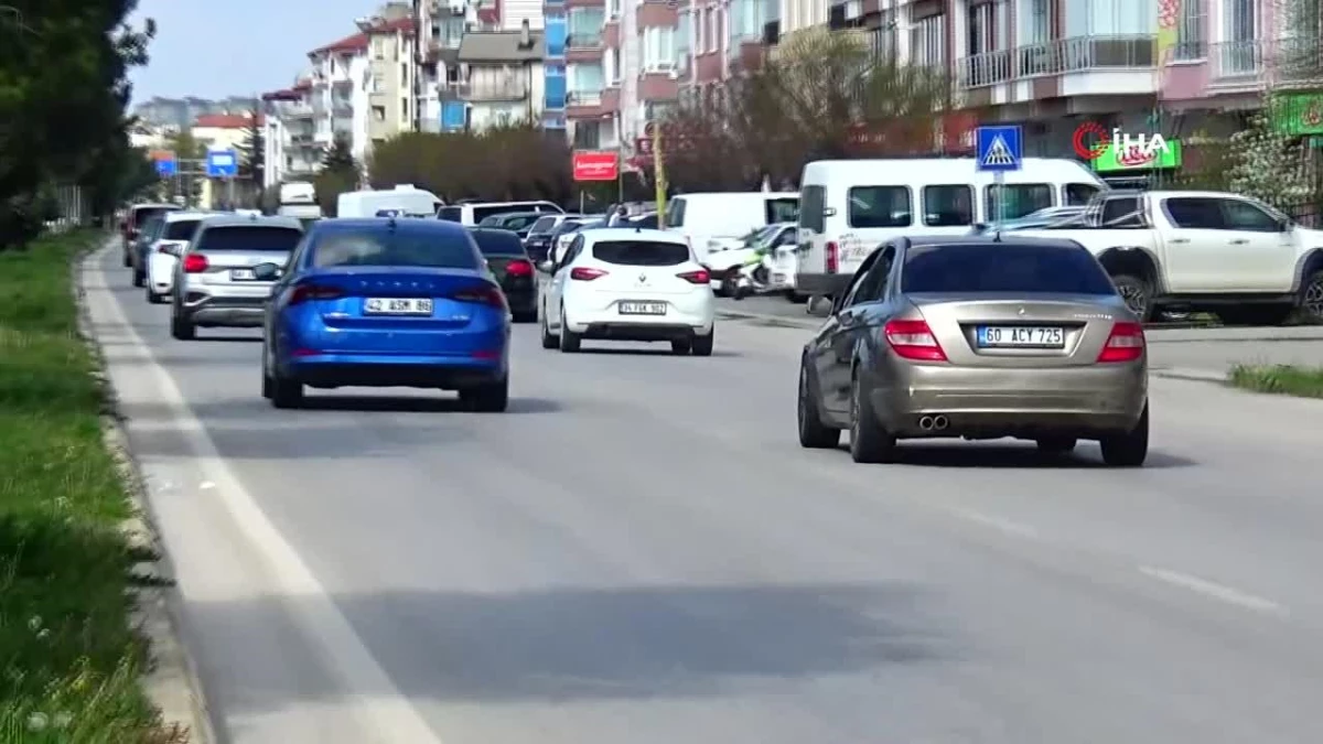 Yeni Konya-Antalya Karayolu\'nda bayram dönüşü trafiği yoğunluğu