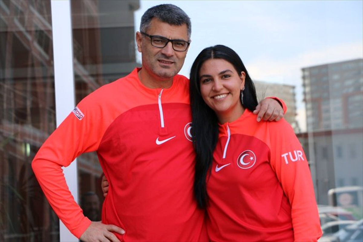 Yusuf Dikeç ve Şevval İlayda Tarhan, Atıcılık Havalı ve Ateşli Silahlar Final Olimpiyat Elemeleri Şampiyonası\'nda altın madalya kazandı