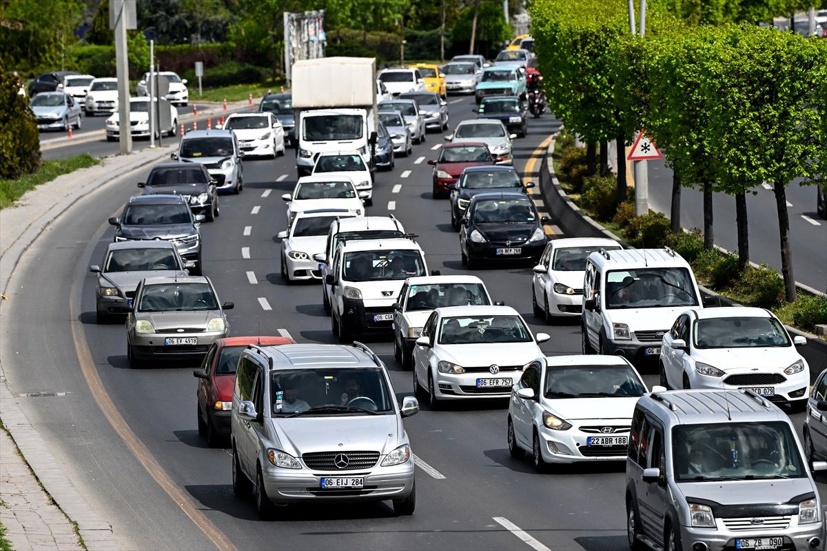 Başkentte Ramazan Bayramı tatilinin son gününde trafik yoğunluğu devam ediyor