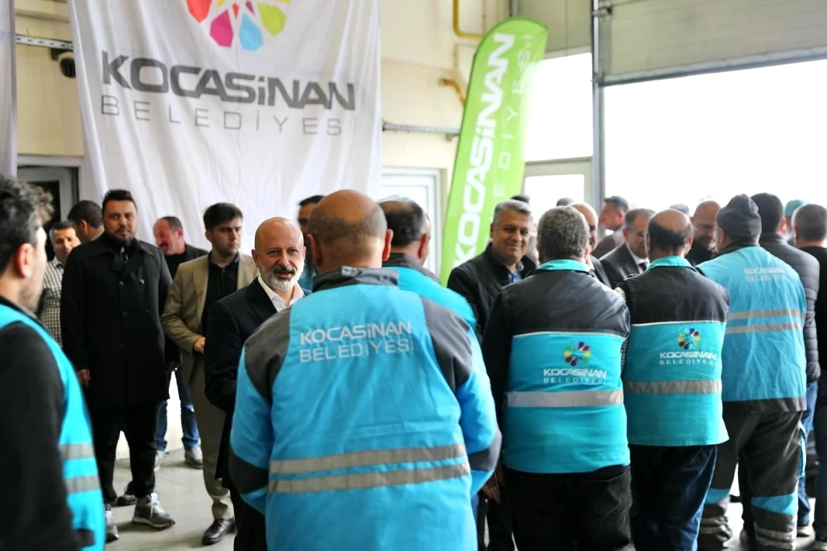 Kocasinan Belediye Başkanı Ahmet Çolakbayrakdar, personelle bayramlaştı