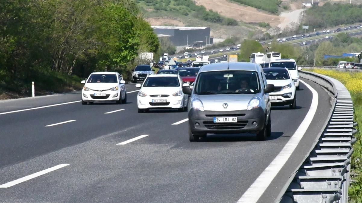 Anadolu Otoyolu\'nda Bayram Dönüşü Yoğun Trafik