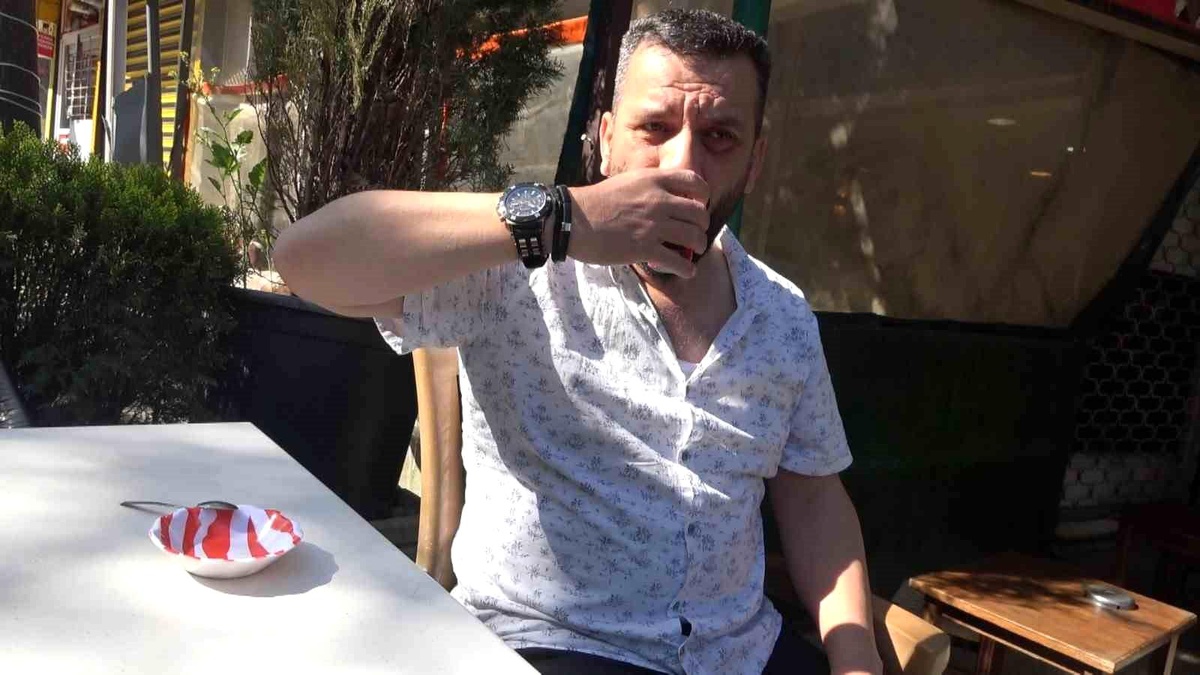 Bursa\'da polis ekiplerini görünce kaçan şüpheliyi çay içen esnaf yakaladı