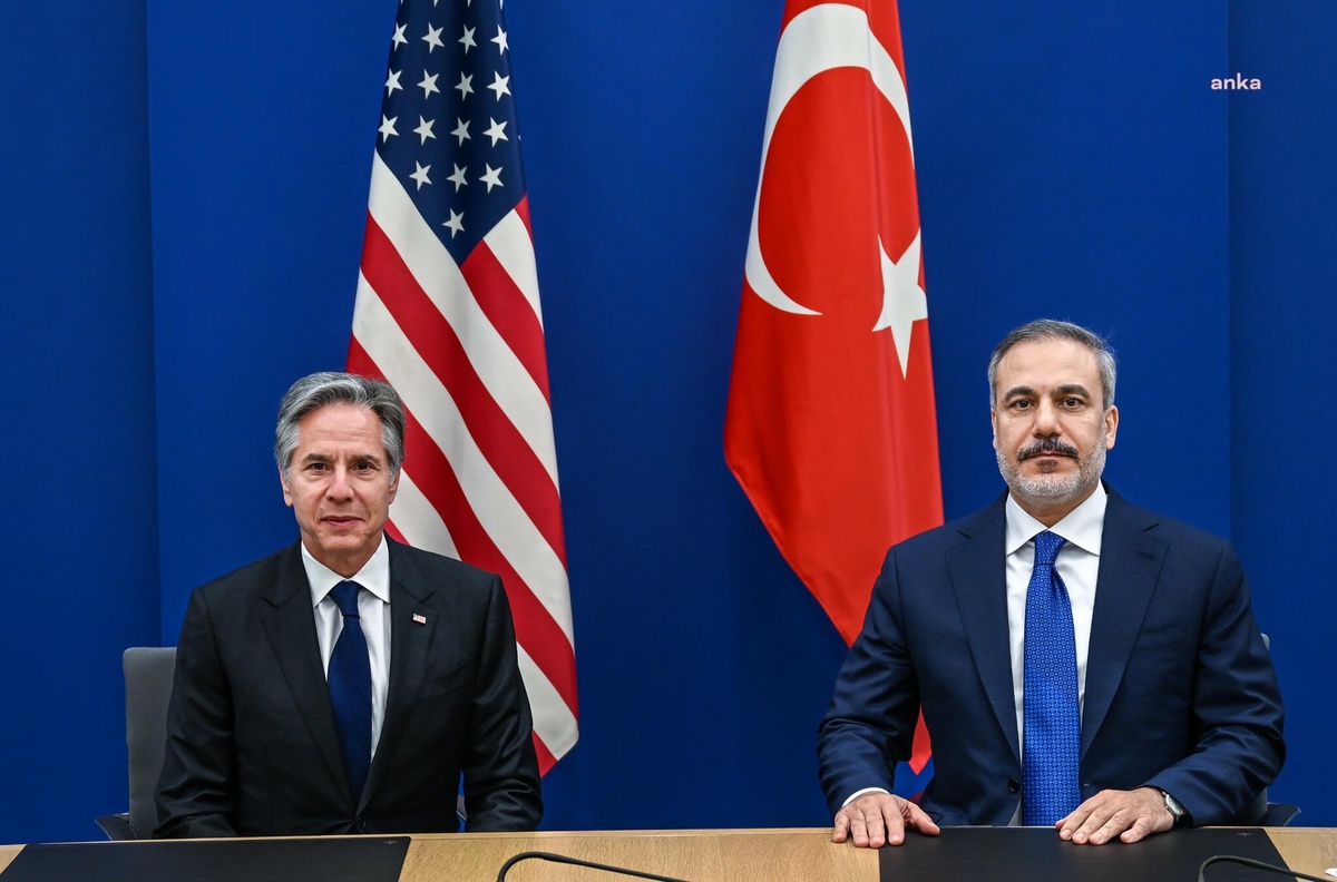 Dışişleri Bakanı Hakan Fidan, İran\'ın İsrail\'e hava saldırısının ardından ABD Dışişleri Bakanı Antony Blinken ile görüştü