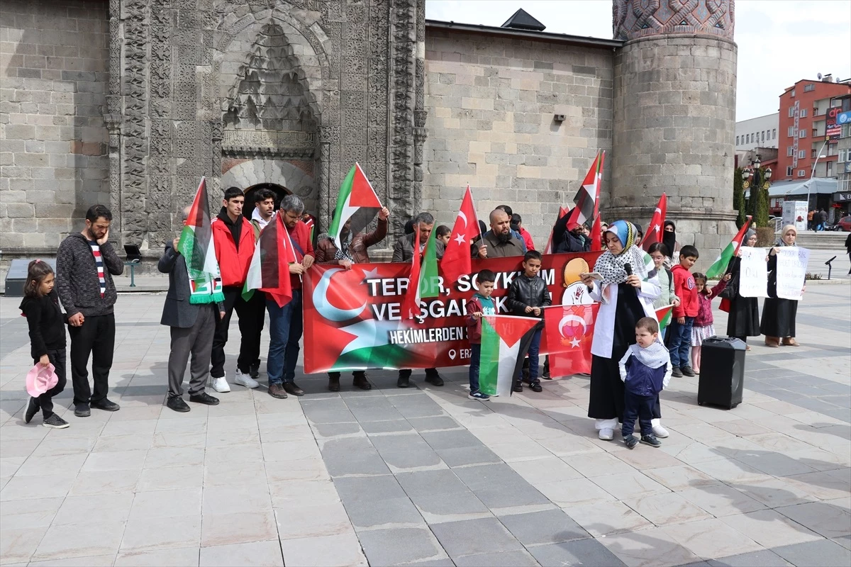 Erzurum\'da Sağlık Çalışanları ve Öğrenciler İsrail\'in Gazze Saldırılarını Protesto Ediyor