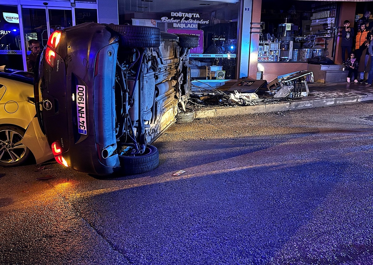 Erzurum\'da Trafoya Çarpan Otomobilde 2 Kişi Yaralandı