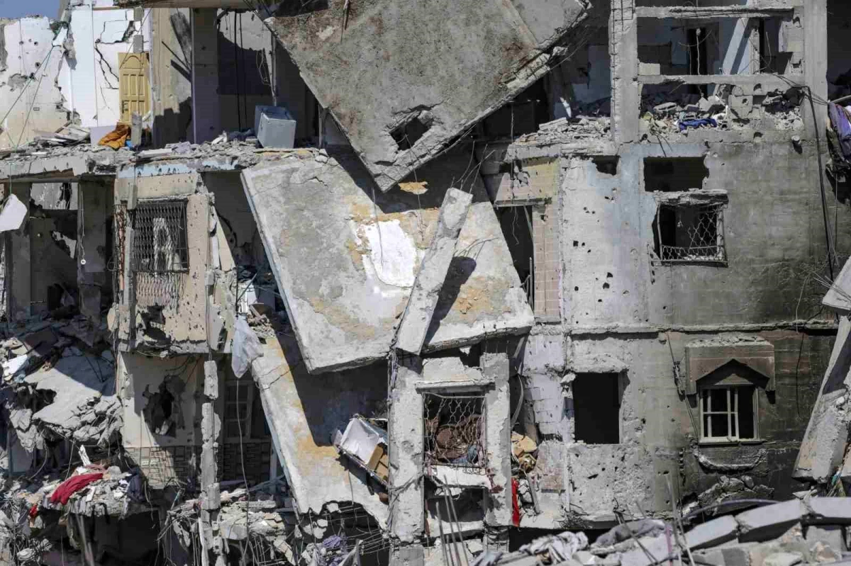 İsrail\'in Gazze Şeridi\'ndeki bombardımanda hayatını kaybedenlerin sayısı 33 bin 729\'a yükseldi