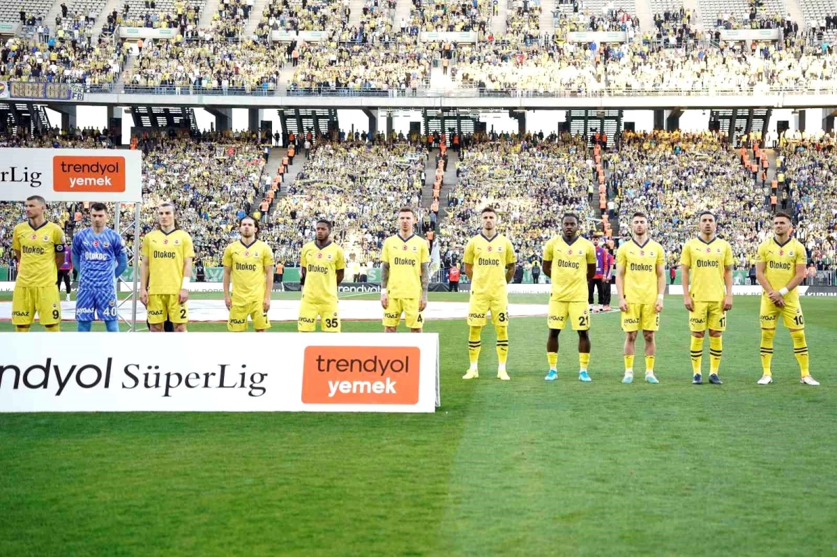Fenerbahçe, Fatih Karagümrük Maçı İçin Kadroda 4 Değişiklik Yaptı