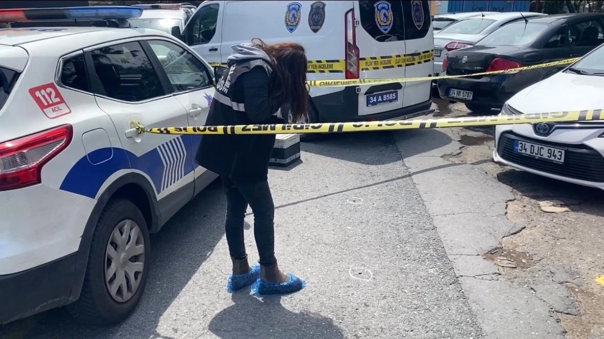 Beşiktaş\'ta Büfede Tost Yiyen Adam Ücret Tartışmasında Silahla Vuruldu