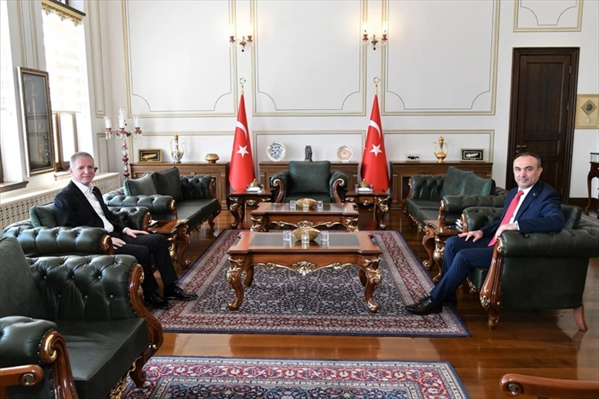 İstanbul Valisi Davut Gül, Tekirdağ Valisi Recep Soytürk\'ü ziyaret etti