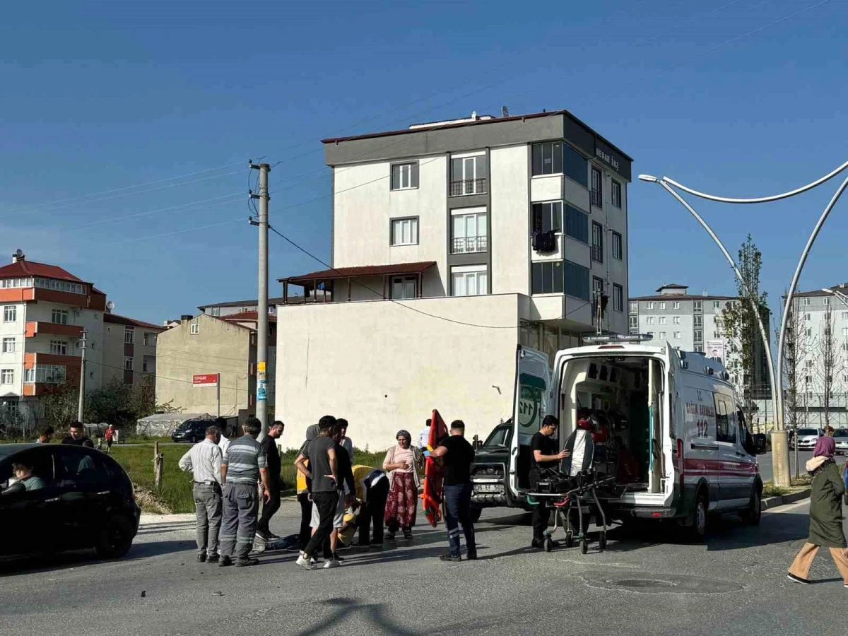 Tekirdağ Kapaklı\'da kamyonet ile çarpışan motosikletli sürücü yaralandı