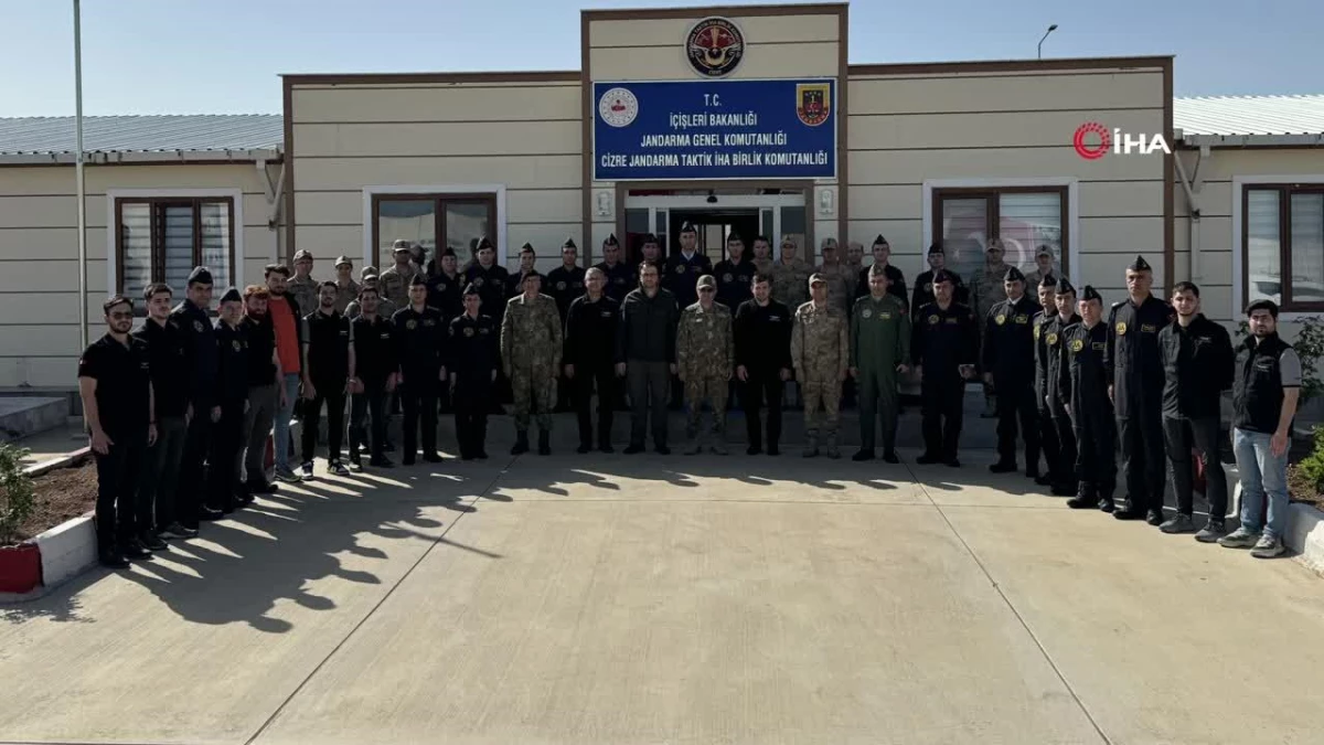 Korgeneral Metin Tokel, Selçuk Bayraktar ve Ahmet Akyol\'dan sınır birliklerine bayram ziyareti