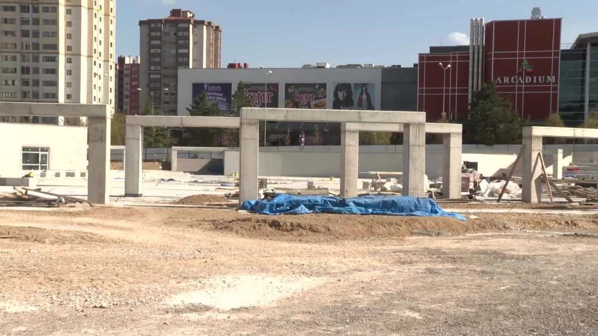 Ankara Büyükşehir Belediyesi Kapalı Otopark ve Kent Meydanı Projesi İnşaatına Devam Ediyor