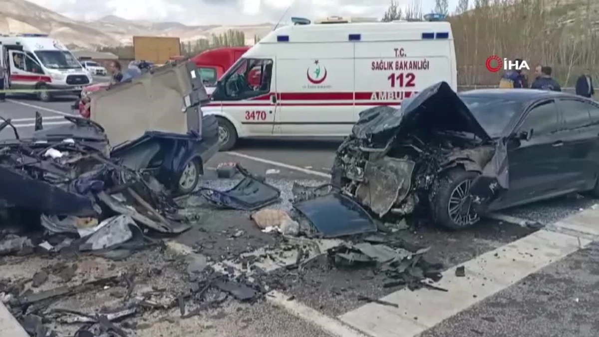 Malatya\'da iki otomobil çarpıştı: 2\'si ağır 8 yaralı