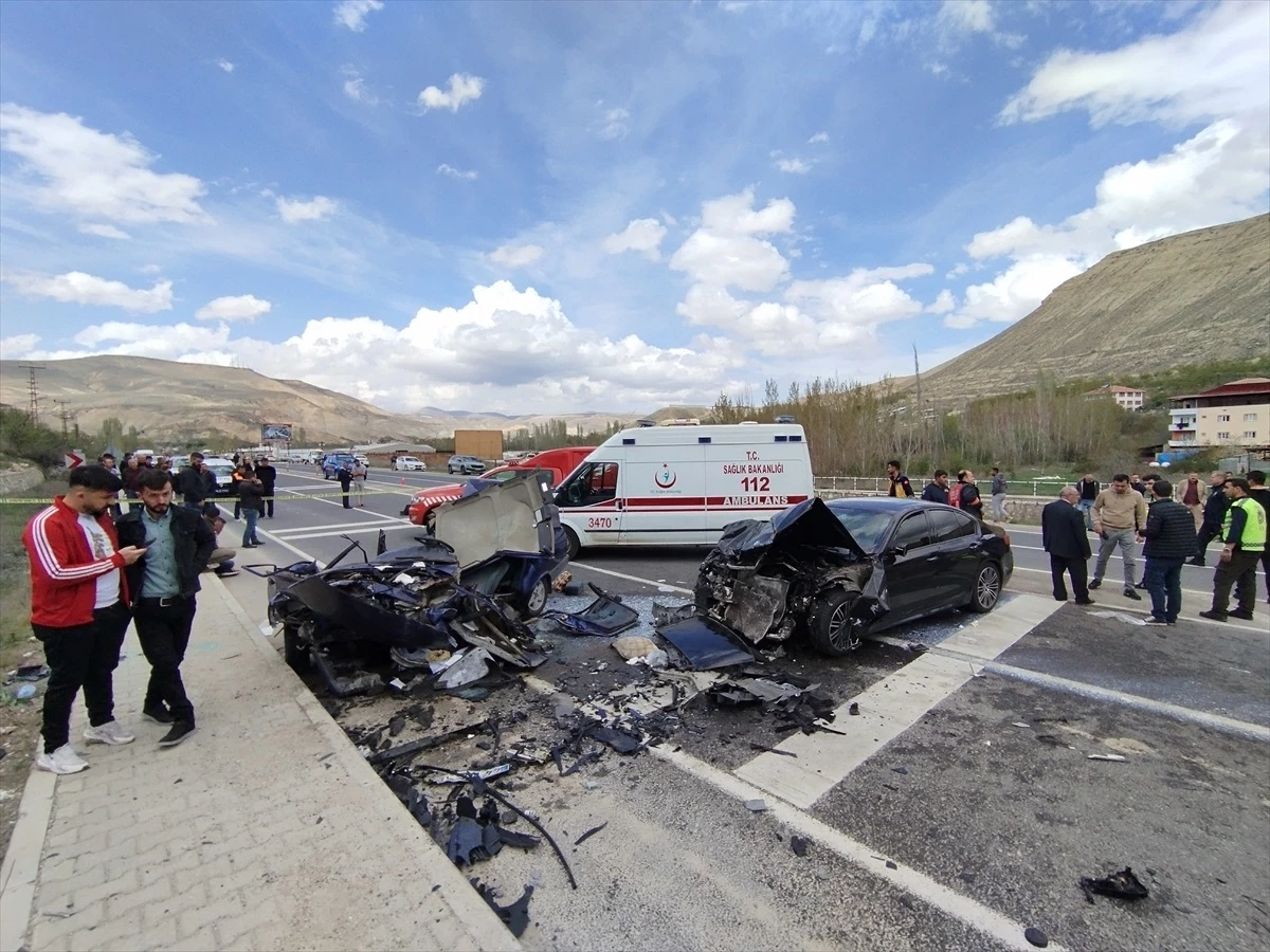 Malatya Darende\'de Otomobil Kazası: 2\'si Ağır 8 Yaralı
