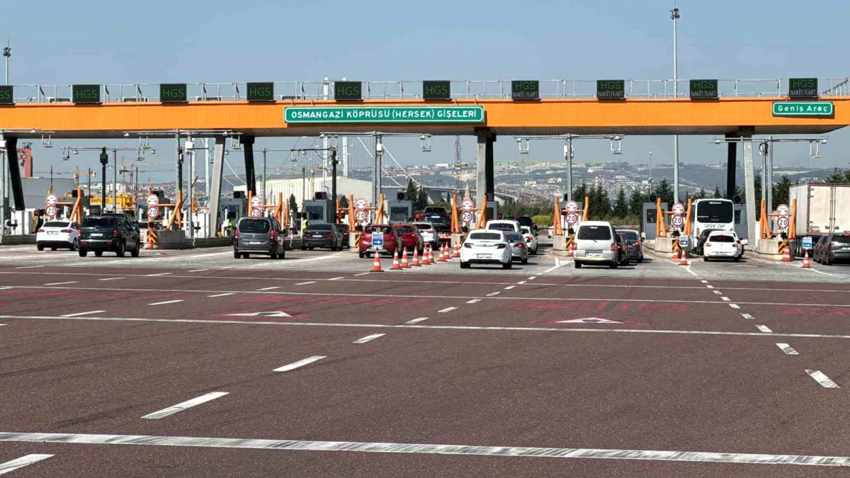 Osman Gazi Köprüsü\'nde Bayram Tatilinin Son Gününde Yoğunluk