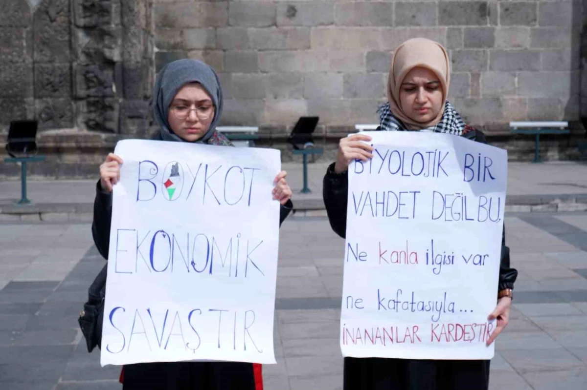 Sağlıkçılar, İsrail\'in Gazze\'ye yönelik saldırılarını protesto etmek için Erzurum\'da buluştu