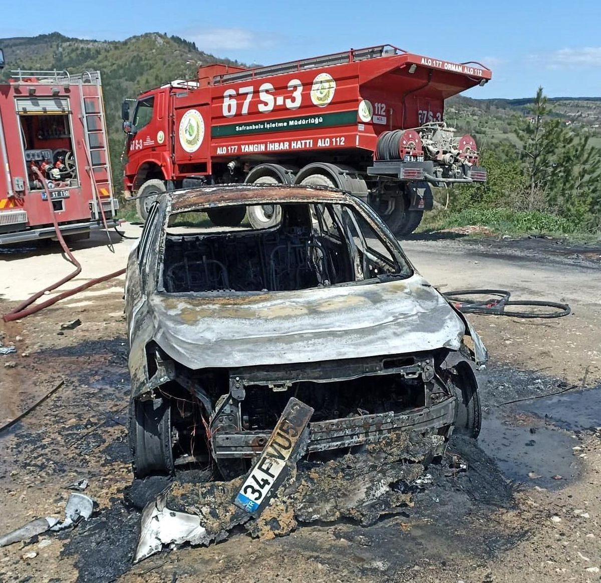 Safranbolu\'da Otomobil Yanarak Kullanılamaz Hale Geldi