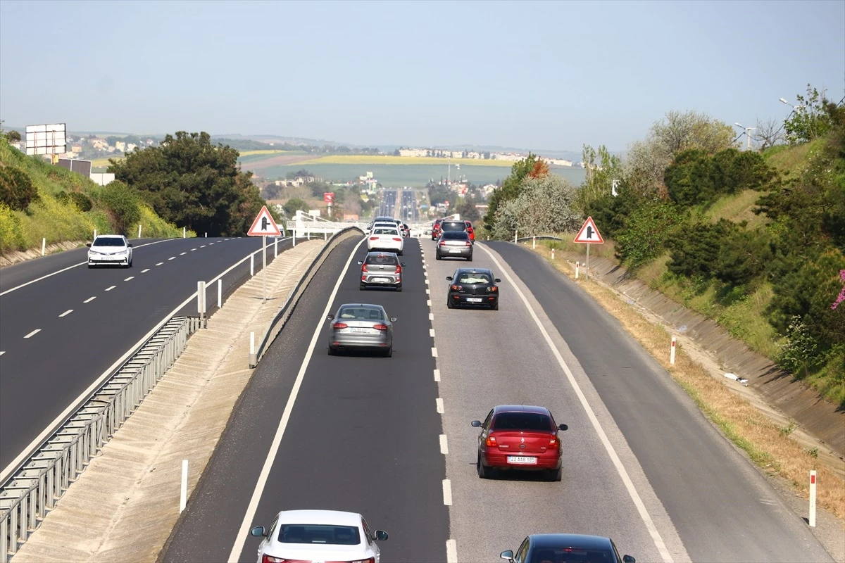 Tekirdağ-İstanbul kara yolunda trafik yoğunluğu devam ediyor