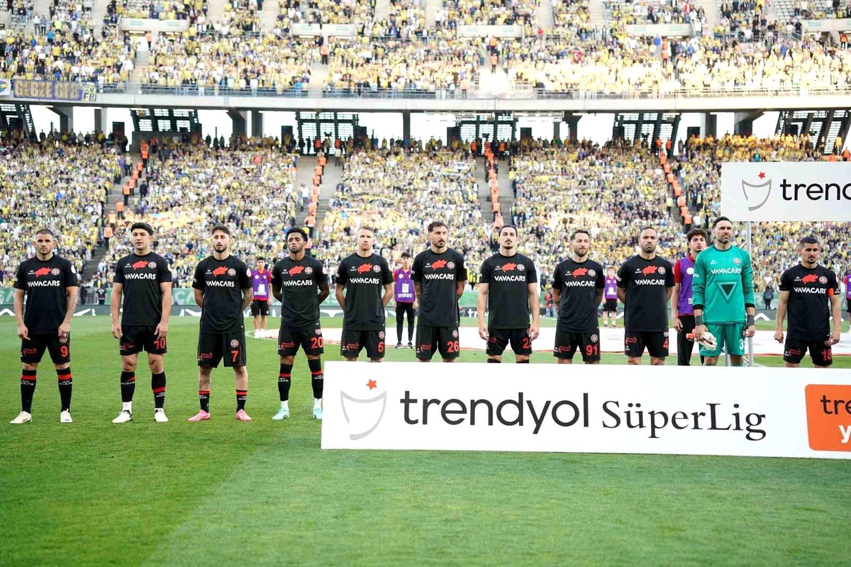 Fenerbahçe, deplasmanda Fatih Karagümrük ile karşılaşıyor