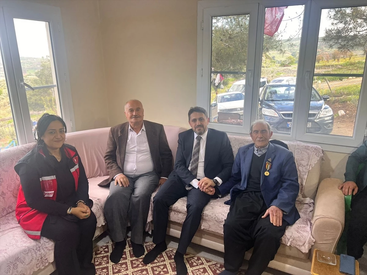 Gaziantep Aile ve Sosyal Hizmetler İl Müdürü, 92 yaşındaki Kore gazisini ziyaret etti