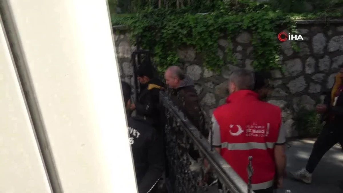 Amasya\'da İl Göç İdaresi binasından kaçan 25 kaçak göçmenden 24\'ü yakalandı, bakanlık soruşturma başlattı