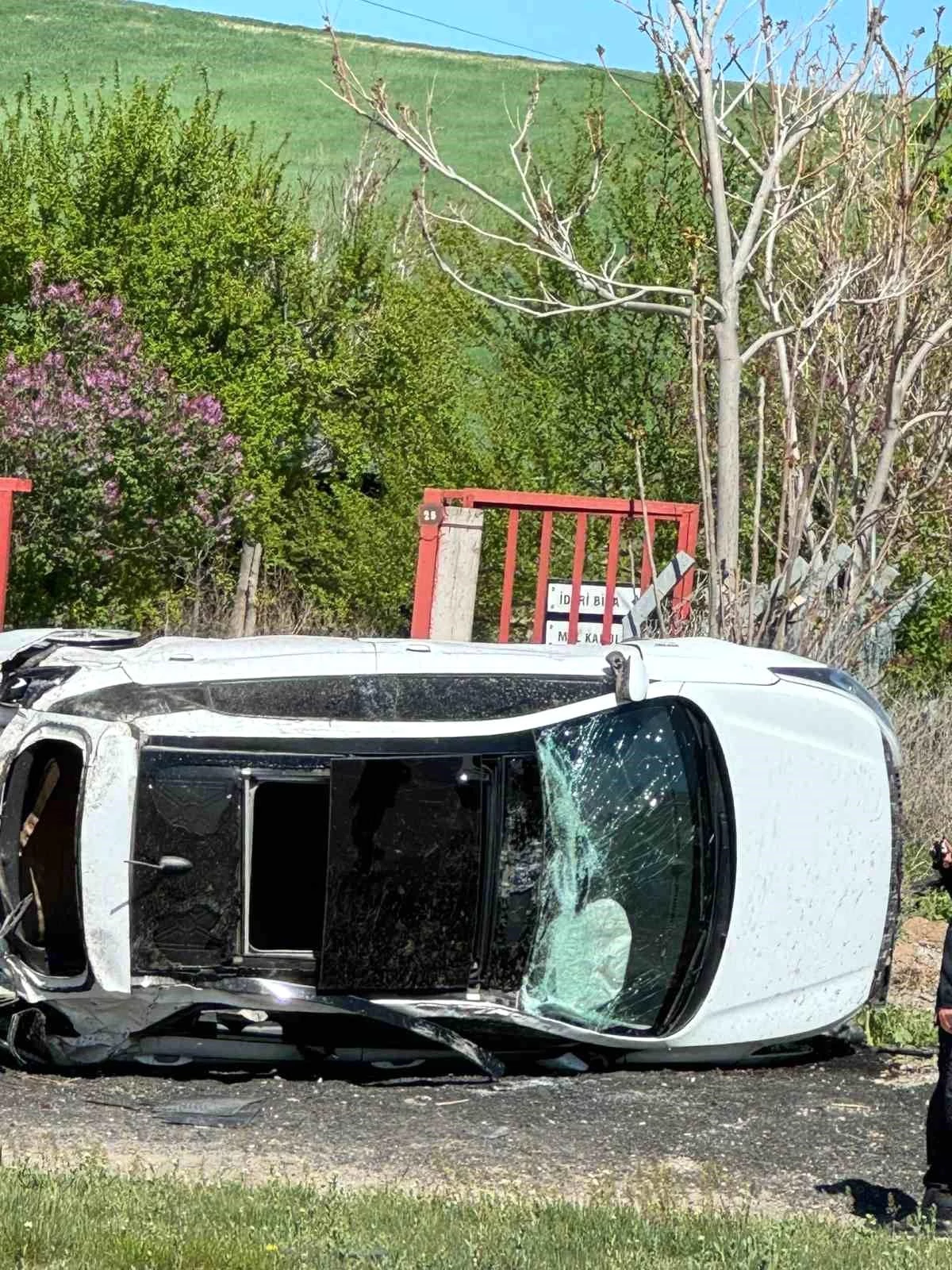 Ankara Çubuk\'ta Otomobil Takla Attı: 2 Kişi Hafif Yaralandı