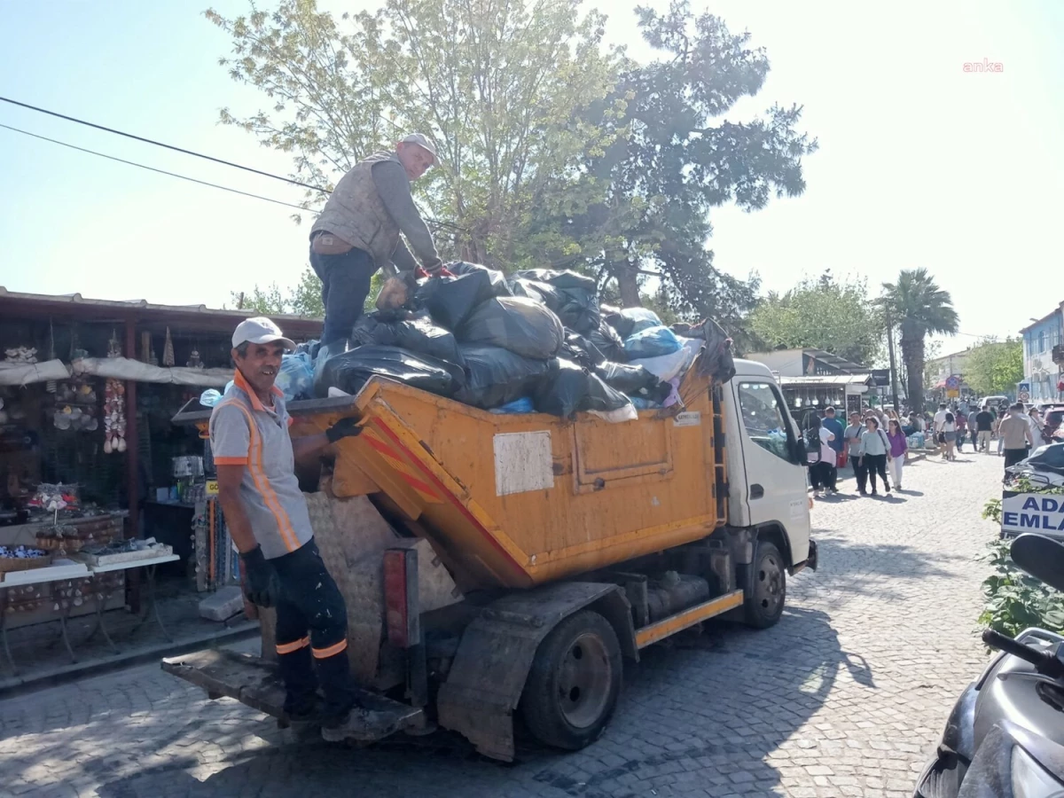 Ayvalık\'ta Bayram Tatilinde 15 Bin Ton Çöp Toplandı