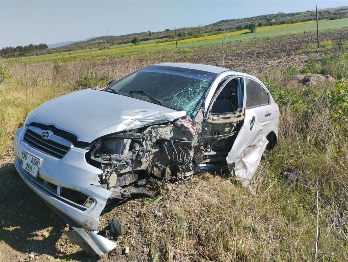 Manyas\'ta Otomobil Kazası: 4 Yaralı