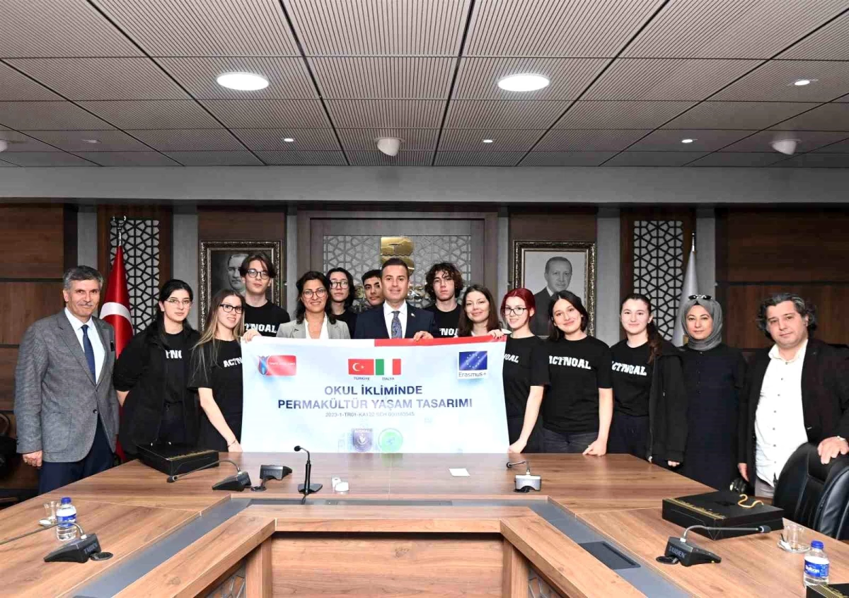 Balıkesir Büyükşehir Belediye Başkanı Ahmet Akın, Albay Cafer Tayyar-Nuran Oğuz Anadolu Lisesi öğrencilerini ağırladı