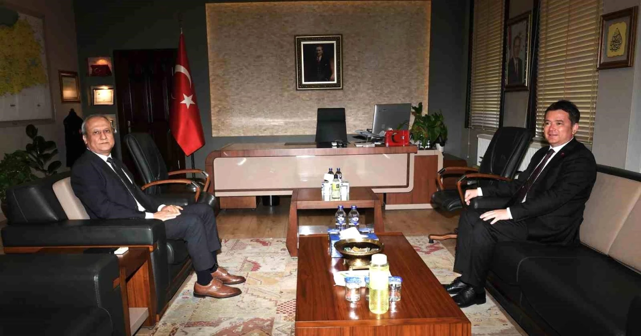 Osmangazi Belediye Başkanı Erkan Aydın, Osmangazi Kaymakamı Ali Partal\'ı ziyaret etti