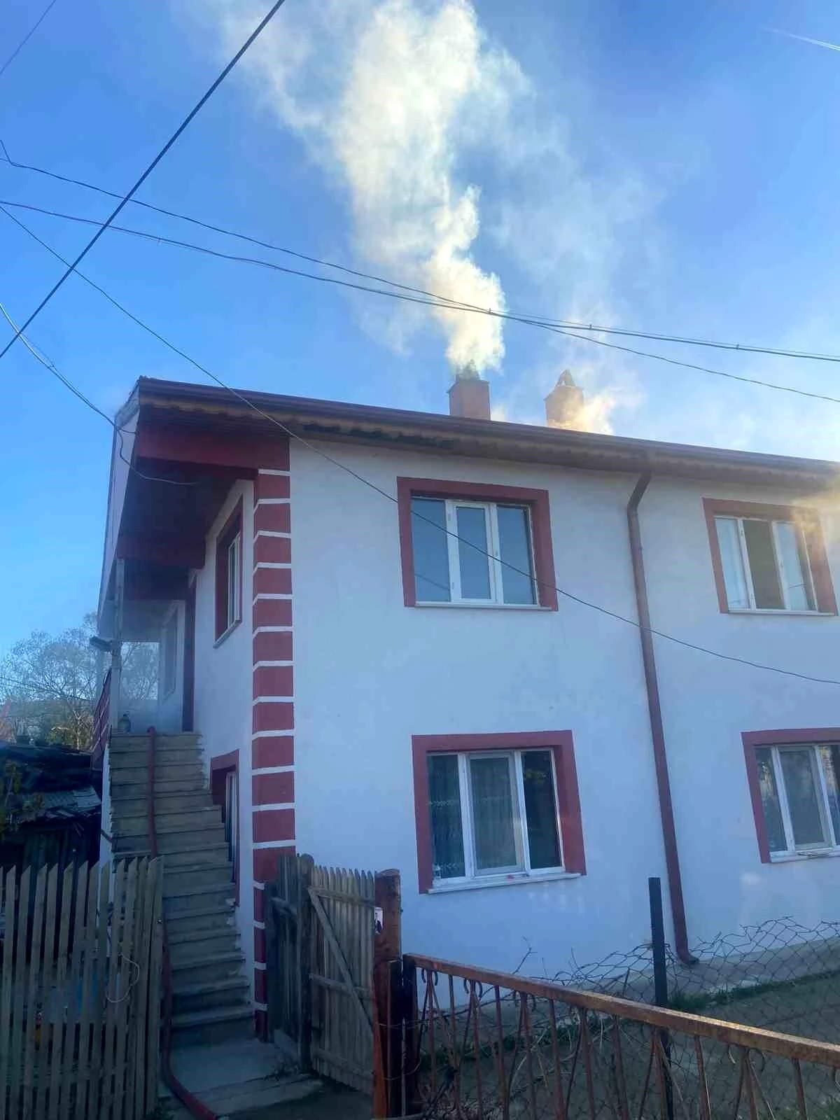 Bolu\'da 2 Katlı Binanın Bacasında Çıkan Yangın Korkuttu