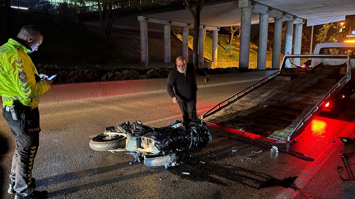 Bursa\'da iş makinesine çarpan motosiklet sürücüsü hayatını kaybetti