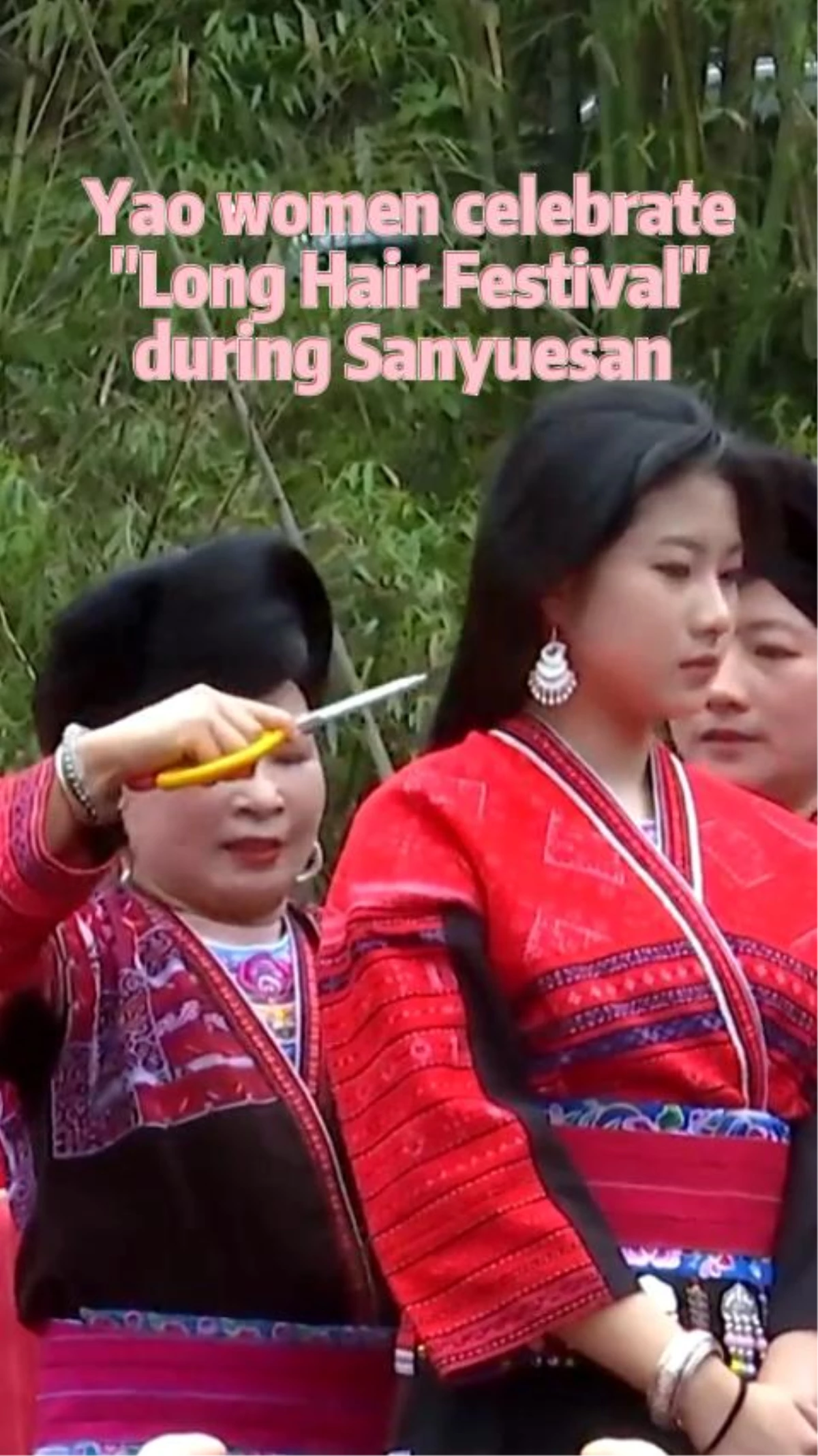 Çin\'deki Sanyuesan Festivali\'nde Kadınların Görüntüleri