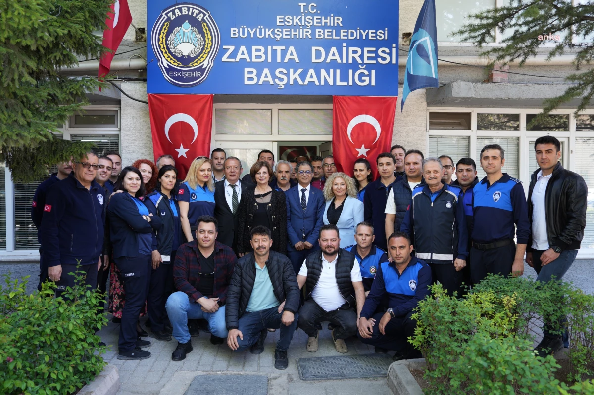 Eskişehir Büyükşehir Belediye Başkanı Ayşe Ünlüce, personelin bayramını kutladı