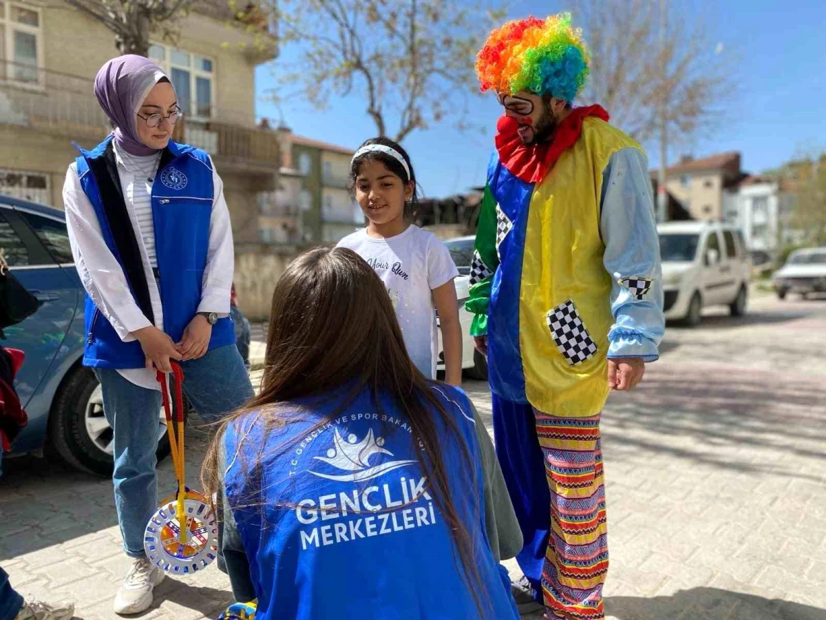 Elazığ Gençlik Merkezi, Göçmen Çocuklara Bayram Ziyareti Gerçekleştirdi