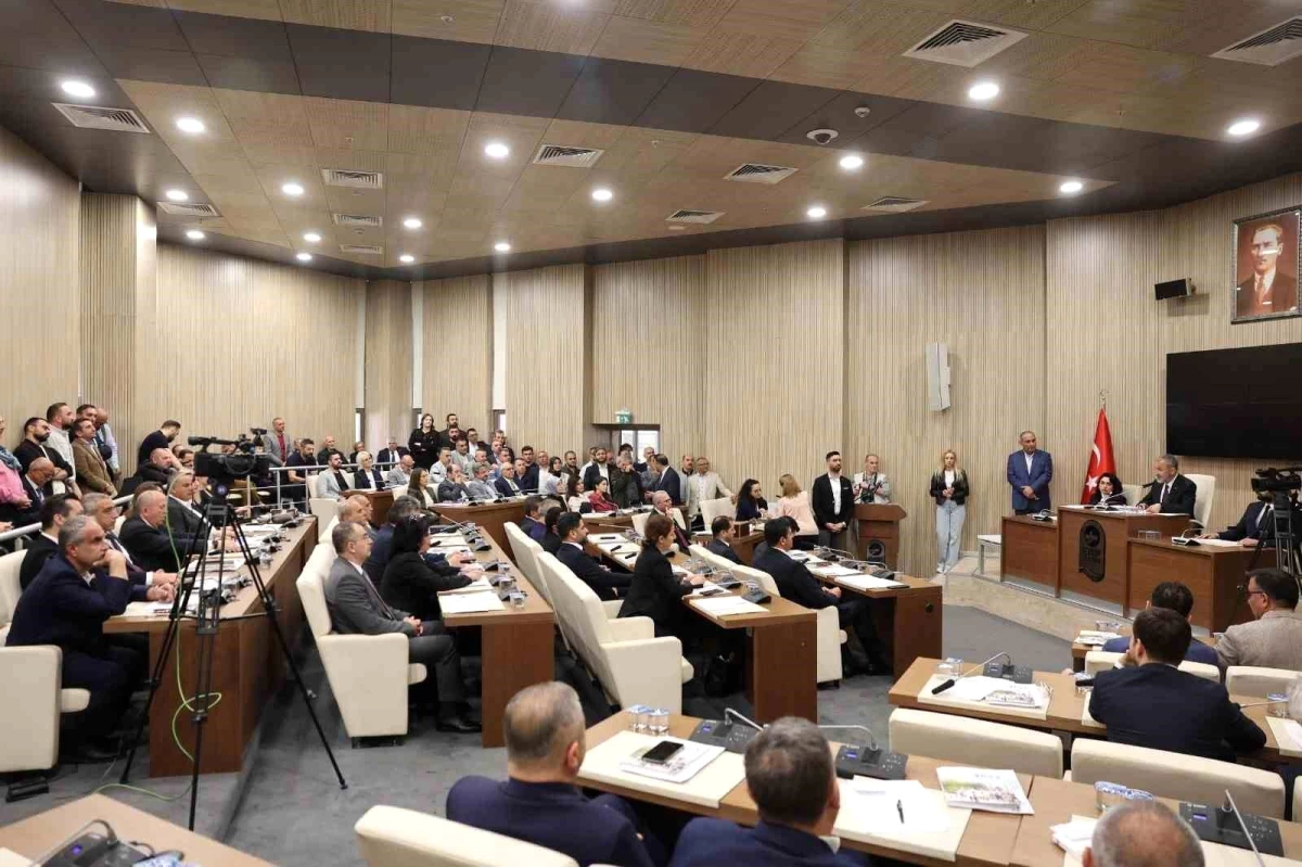 Eyüpsultan Belediye Başkanı Dr. Mithat Bülent Özmen, yeni dönemin ilk meclis toplantısını gerçekleştirdi