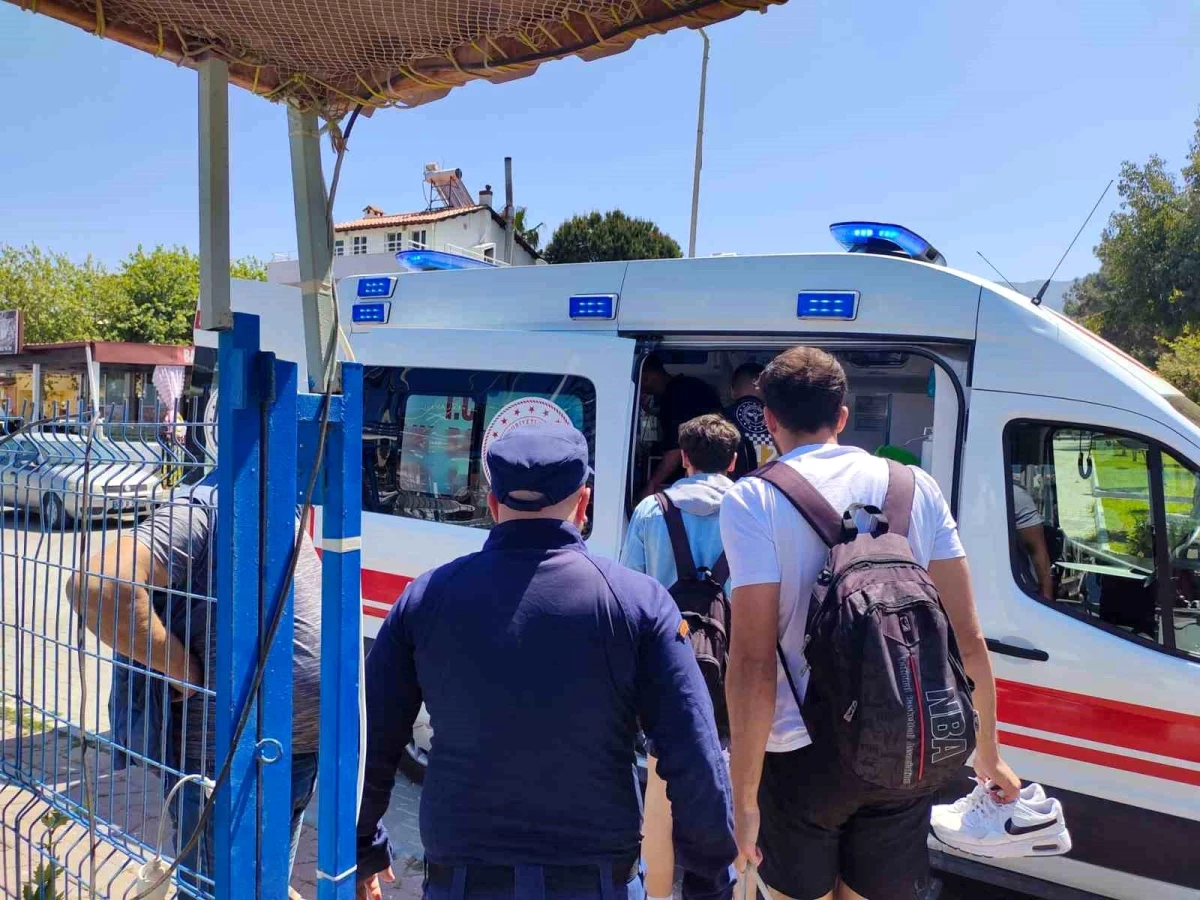 Kuşadası\'nda Gezi Teknesiyle Mavi Tura Çıkan Şahıs Yaralandı