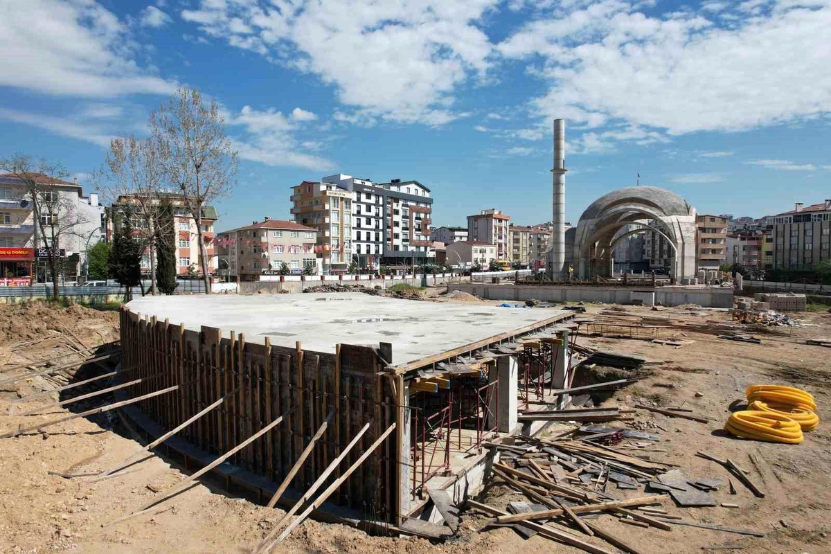 Çayırova Kent Meydanı Projesi\'nde Kafeteryaların Kaba İnşaatı Tamamlandı