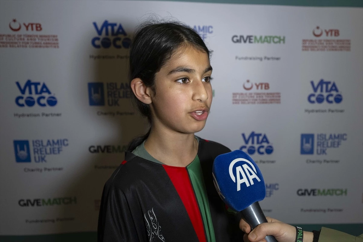 İngiltere\'deki 10 yaşındaki kız çocuğu Gazzeli çocuklar için 8 bin sterlin bağış topladı