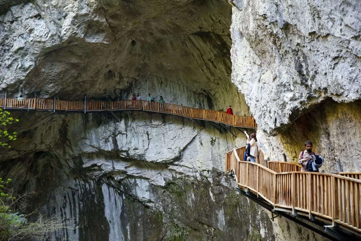 Kastamonu\'nun Pınarbaşı ilçesi Ramazan Bayramı tatilinde yoğun ziyaretçi akınına uğradı