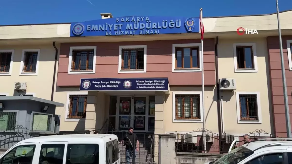 Kar maskesi takıp oto galeriyi kurşunlayan şüpheliler adliyede