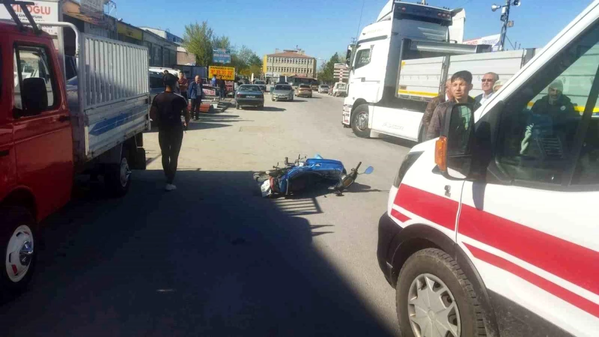 Konya\'da motosiklet ile tır çarpışması: 1 yaralı