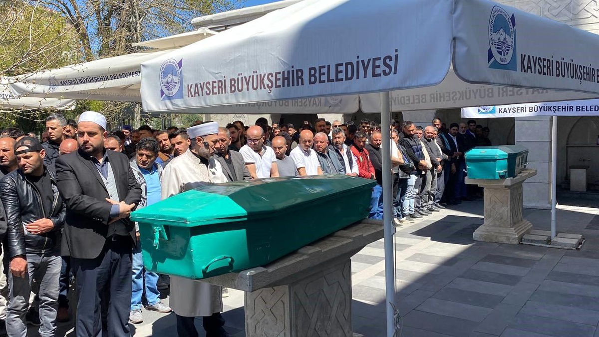 Karbonmonoksit Gazından Zehirlenen Kardeşler Toprağa Verildi