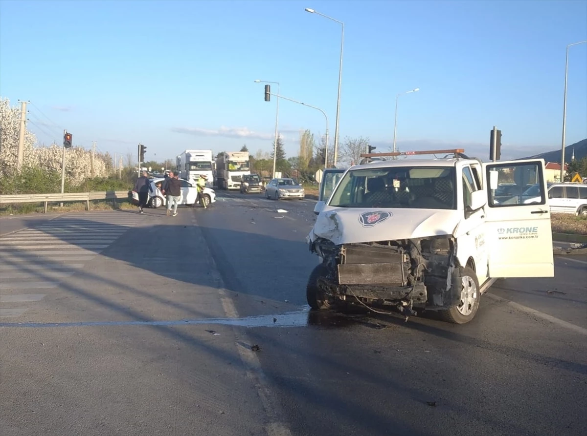 Konya\'da trafik kazası: 11 kişi yaralandı