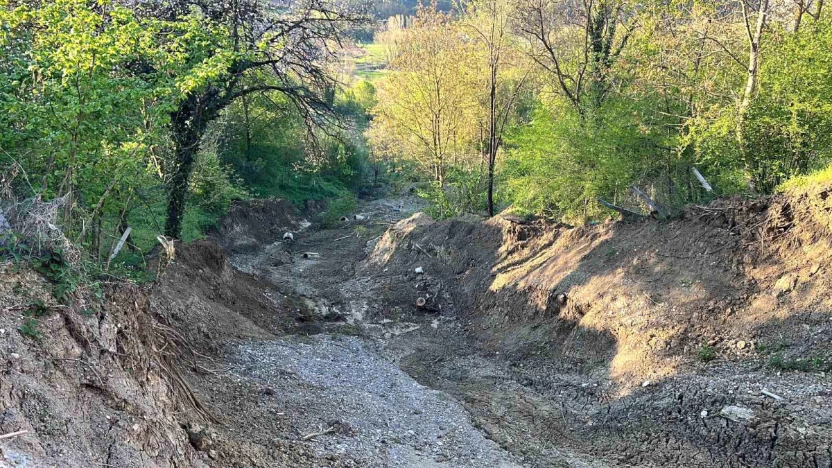 Zonguldak\'ın Corak köyünde heyelan nedeniyle yol 4 aydır yapılmayı bekliyor