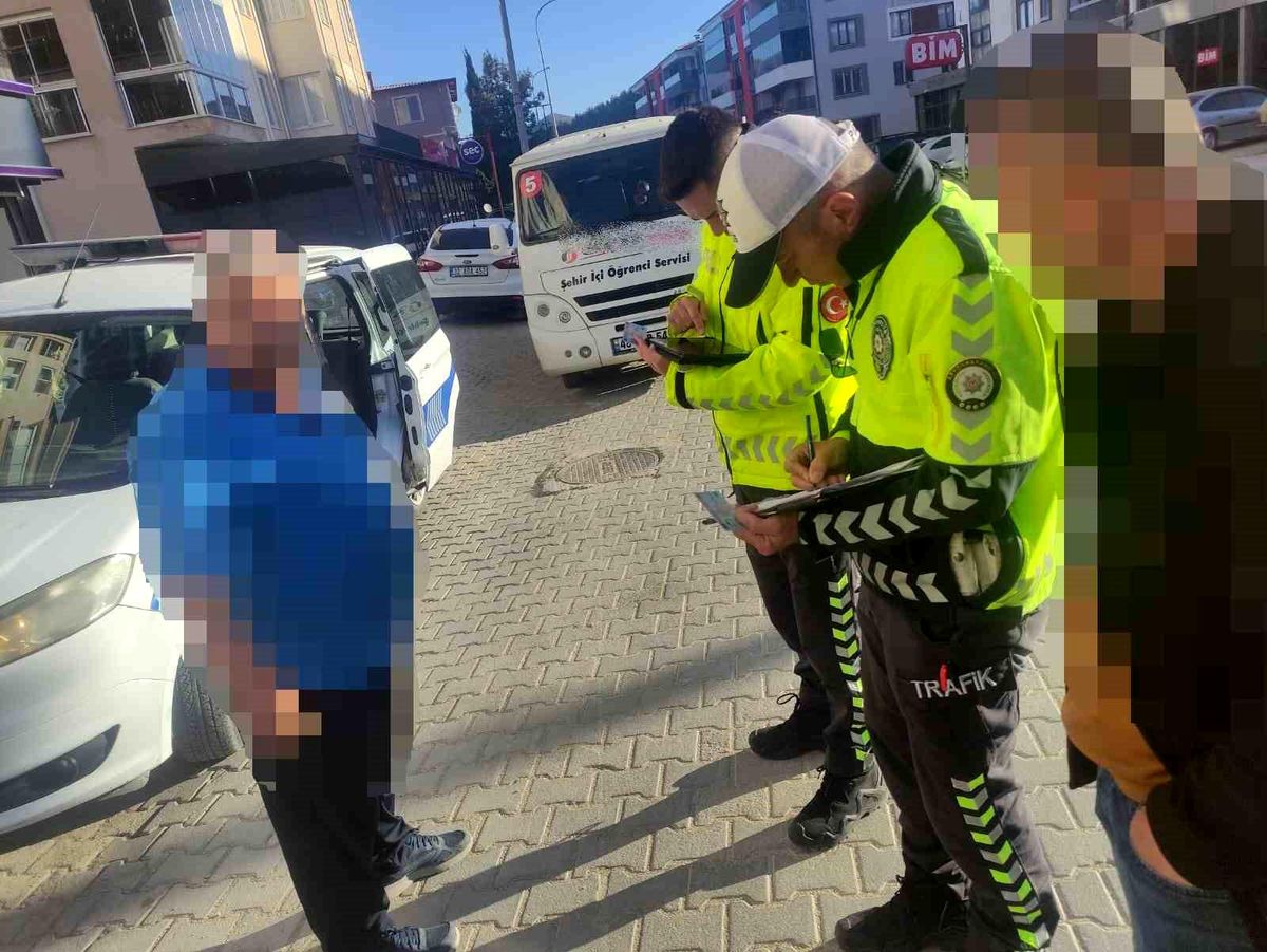 Dinar\'da Okul Servis Araçları Denetlendi