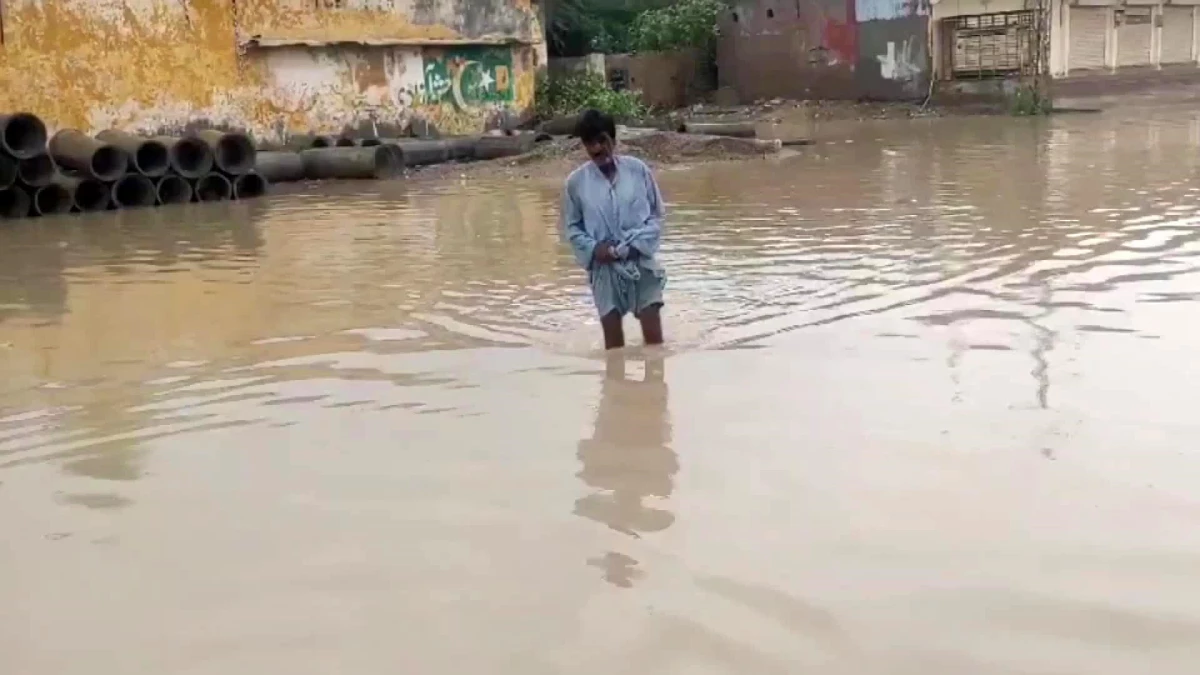 Pakistan\'da şiddetli yağışlar sonucu en az 30 kişi hayatını kaybetti